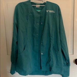 Fresenius scrub jacket green medium